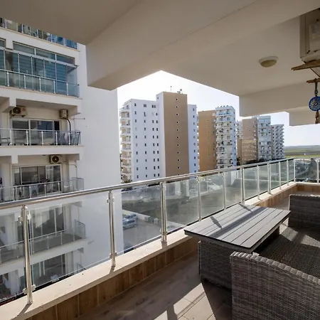Spartacus In Caesar & Spa, Long Apartment