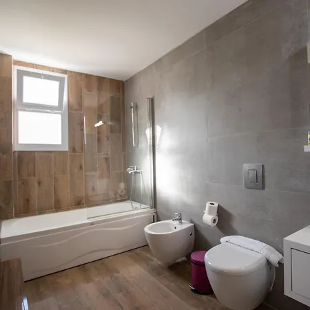 Spartacus In Caesar & Spa, Long Apartament *