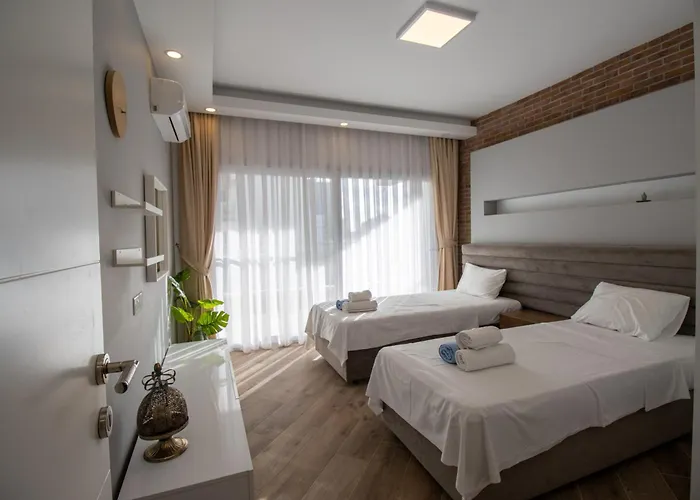 Spartacus In Caesar & Spa, Long *