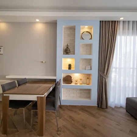 Spartacus In Caesar & Spa, Long Perivolia tou Trikomou