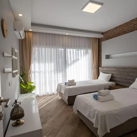 Spartacus In Caesar & Spa, Long *