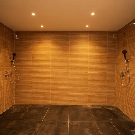 Spartacus In Caesar & Spa, Long Apartamento