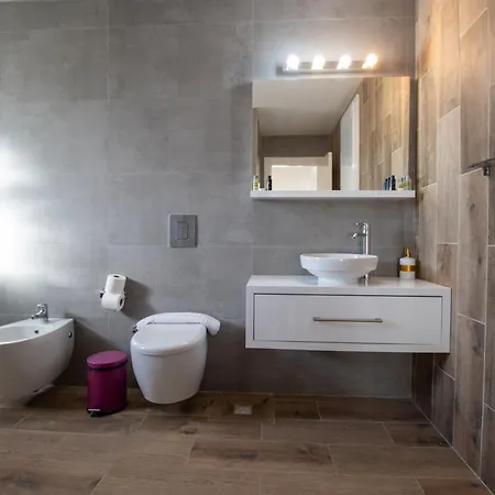 Spartacus In Caesar & Spa, Long