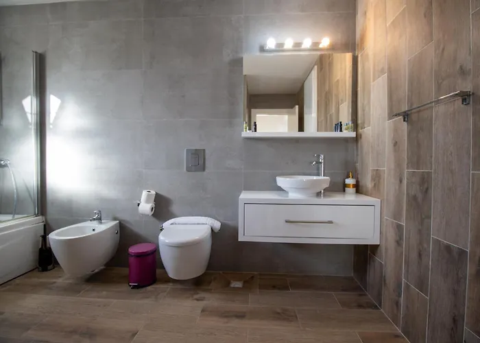 Spartacus In Caesar & Spa, Long